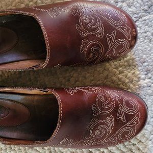 Ariat clog